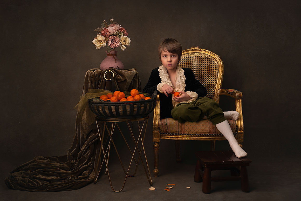 Boy-with-mandarins